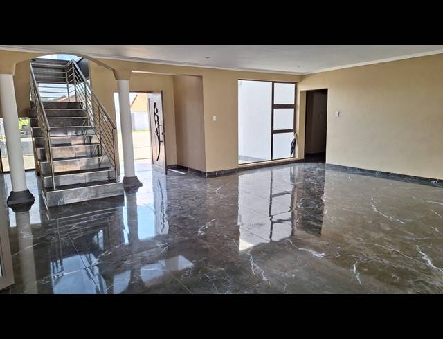 6 BEDROOM HOUSE FOR SALE IN RIVERSDALE